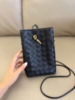 Сумка Bottega Veneta Andiamo Phone Pouch 13402